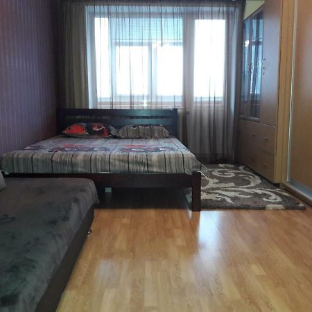 Apartment in the city center チェルニーヒウ エクステリア 写真