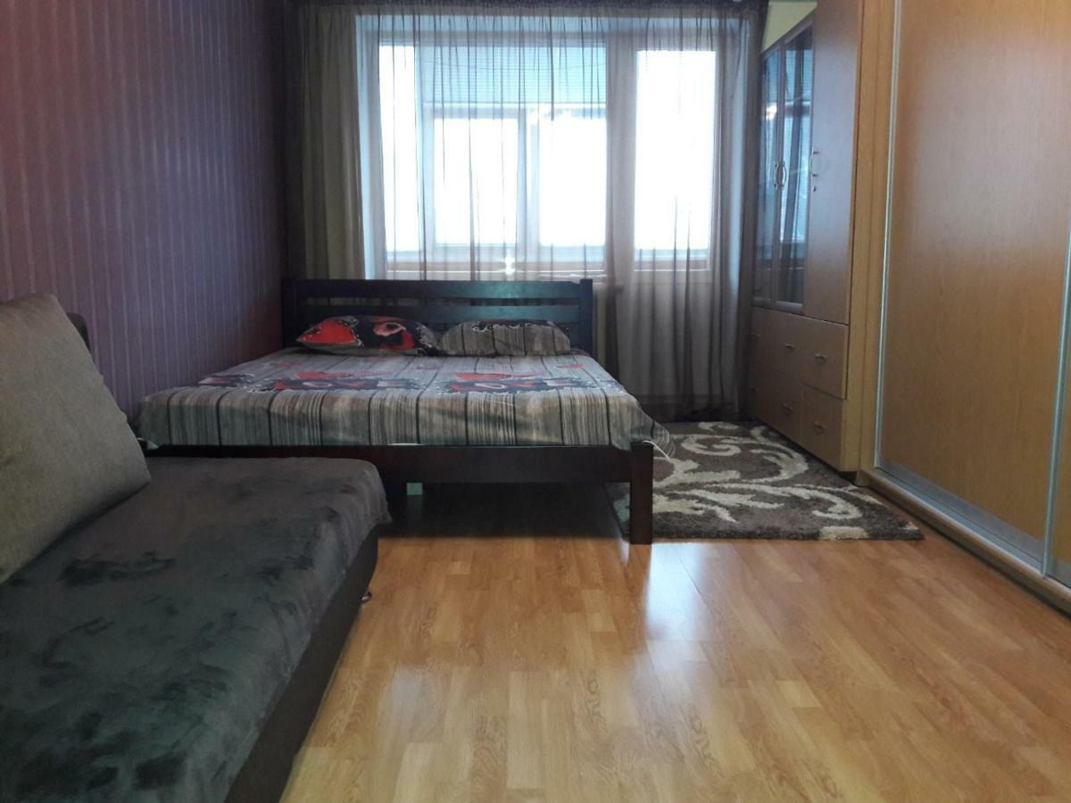 Apartment in the city center チェルニーヒウ エクステリア 写真