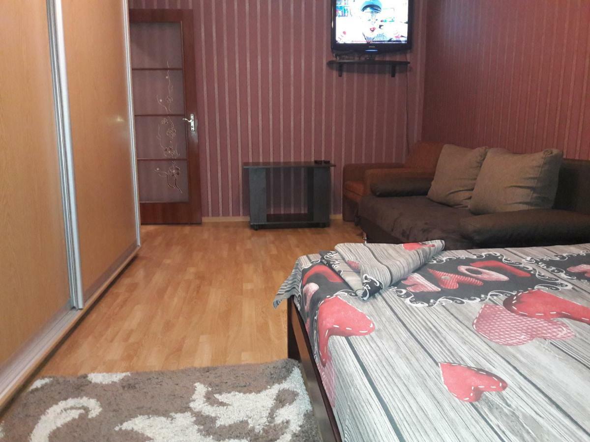 Apartment in the city center チェルニーヒウ エクステリア 写真